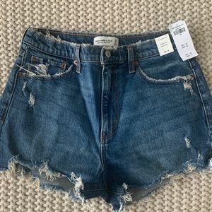 NWT Abercrombie High Rise Mom Short